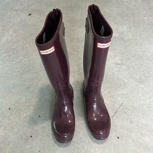 Size 38 tall hunter rain boots!